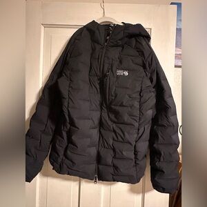 Men’s size medium Good used Mountain Hardwear coat